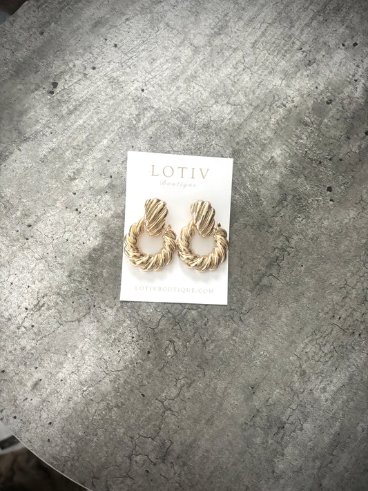 Bobby Twist Door Knok Earrings (Gold)