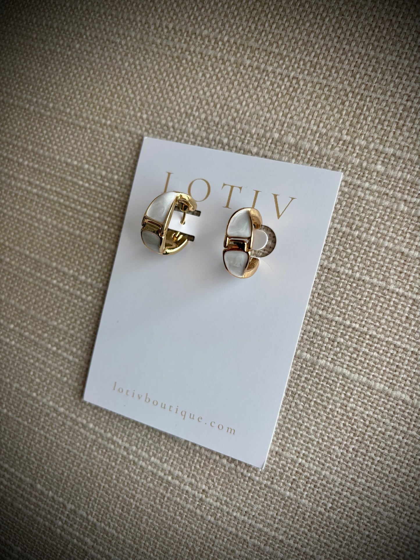 EVA WHITE PEARLIZED HUGGIES