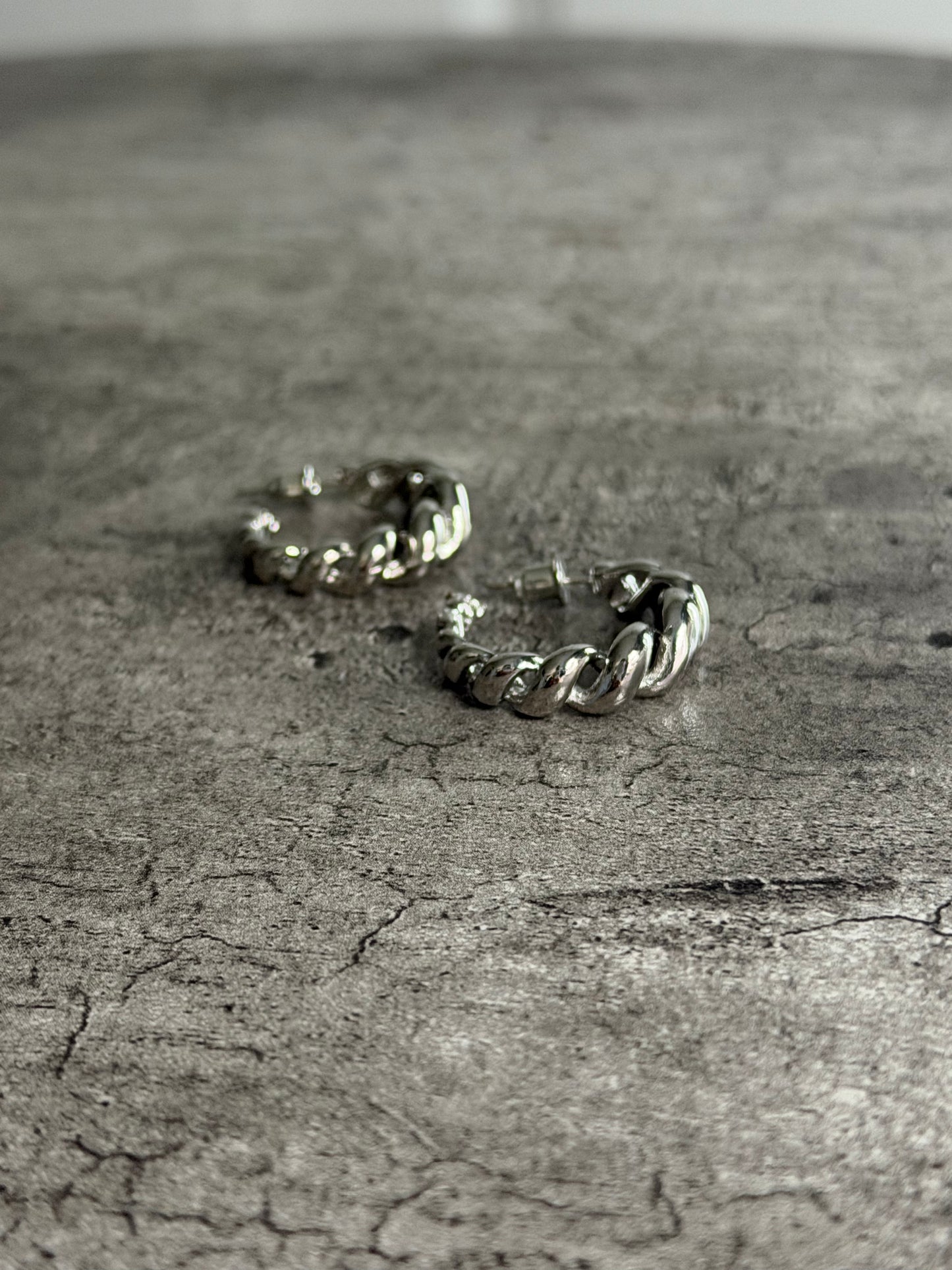 Kendal Twisted Hoop Earrings (Silver)