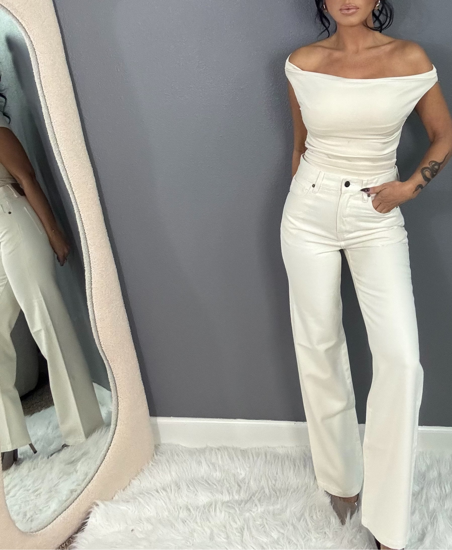 ARI SOFT STRAIGHT LEG MID RISE JEANS (CREAM)