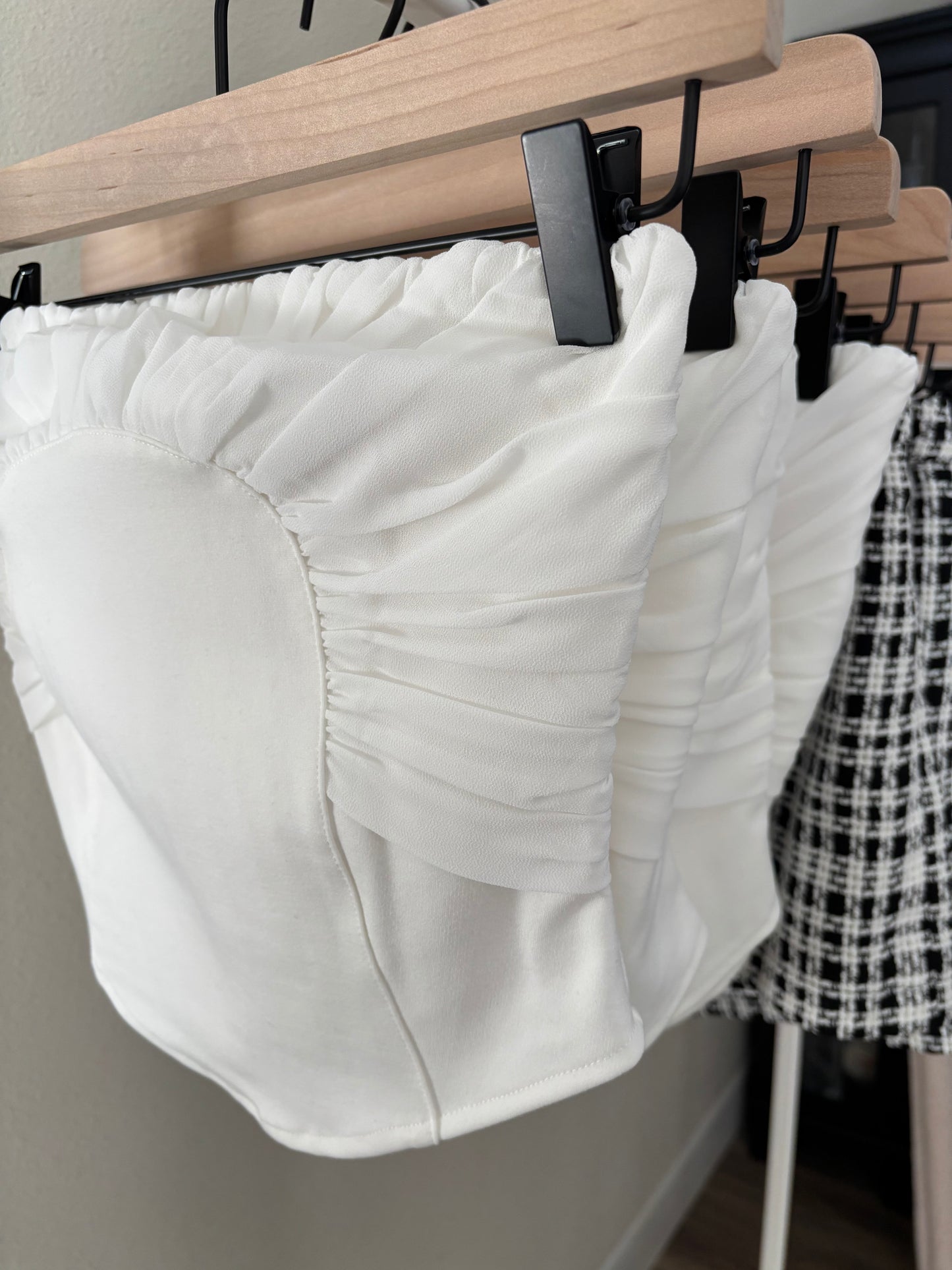 SUTTON STRAPLESS RUCHED TOP (WHITE)