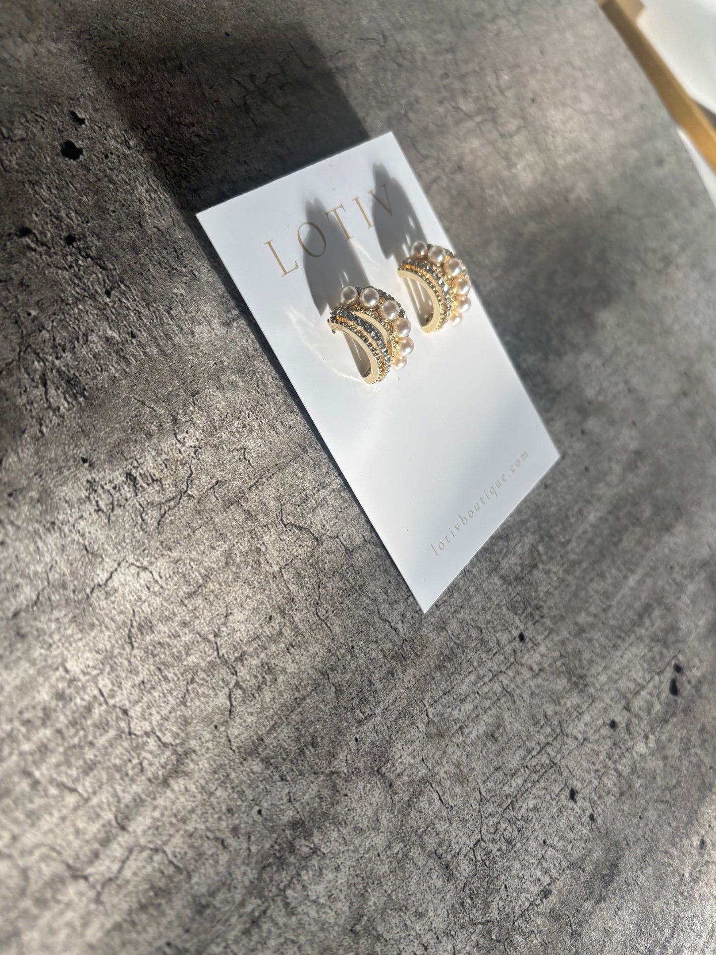 Avery Shine Pearl Cluster Cuff Hoops (Gold)