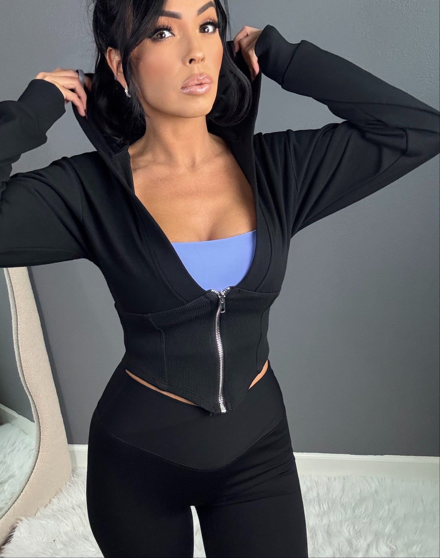 BEDFORD CROPPED POINTED HOODIE TOP (BLACK)