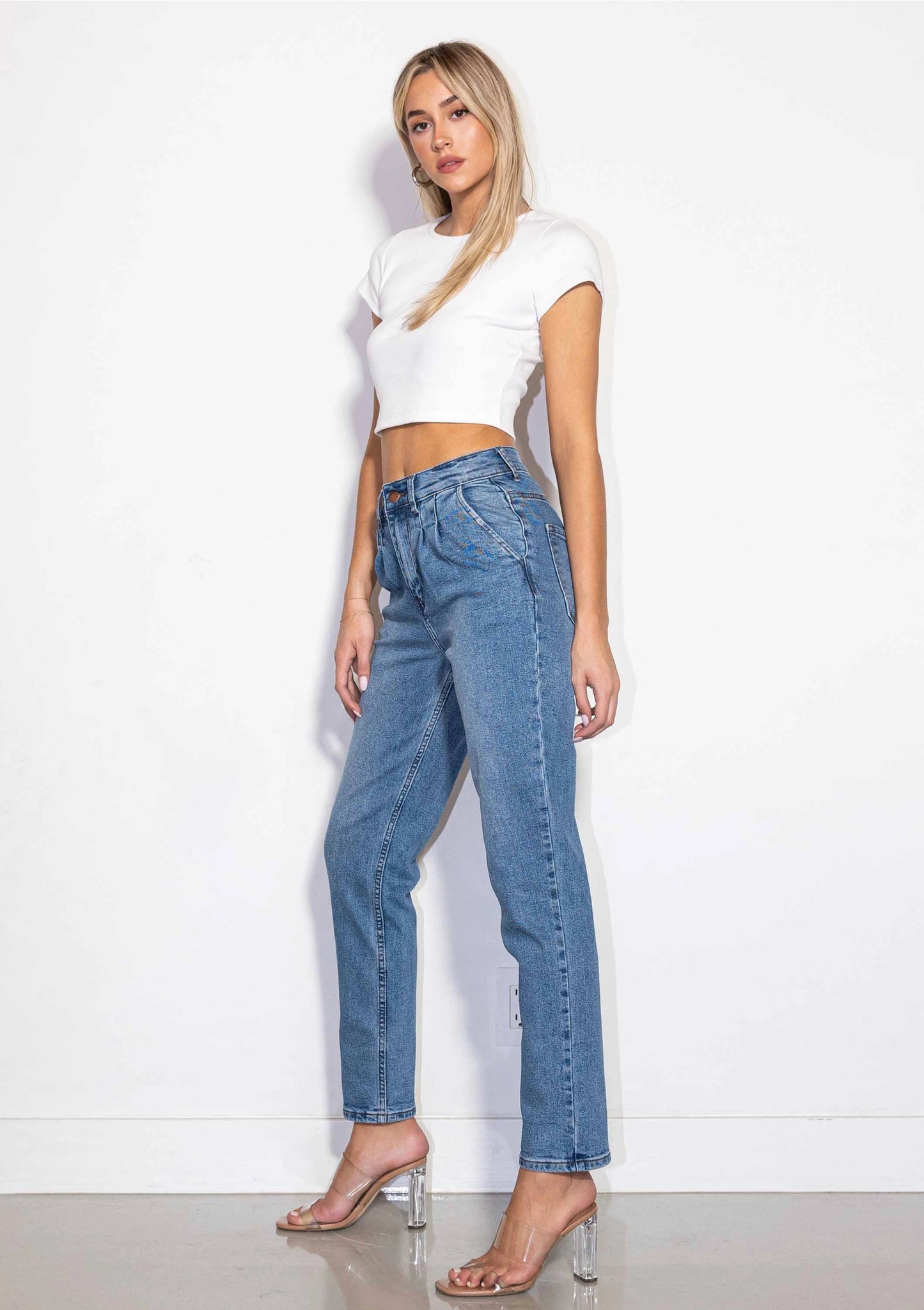 The Arlo Pleated High Waisted Mom Jeans (Medium Wash)