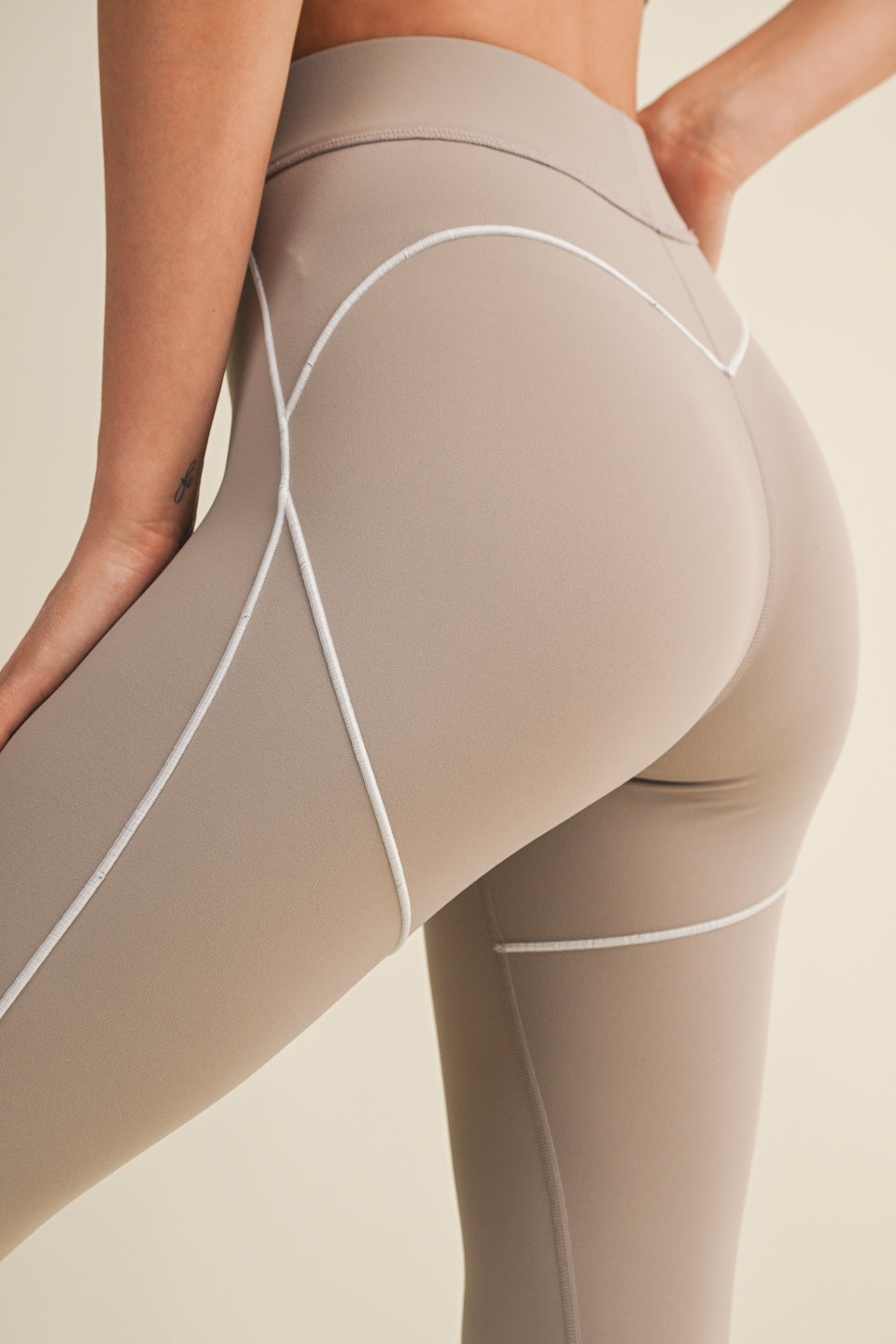 The Contrast Aligned Sports Leggings (Taupe)