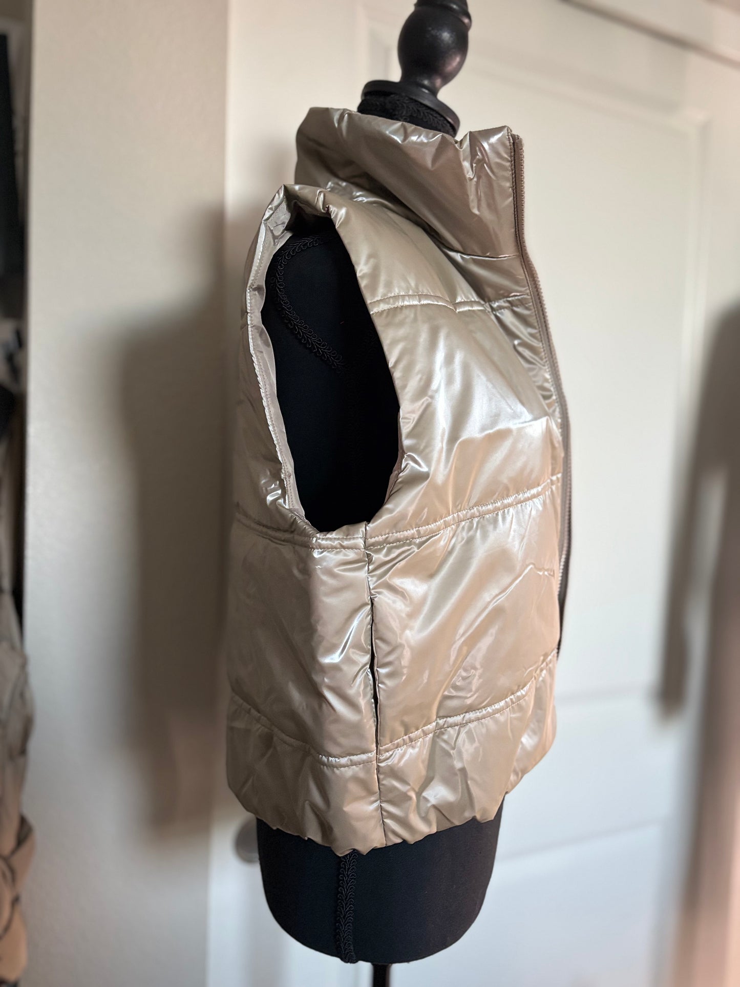 Sierra Shiny Puffer Vest ( Beige)