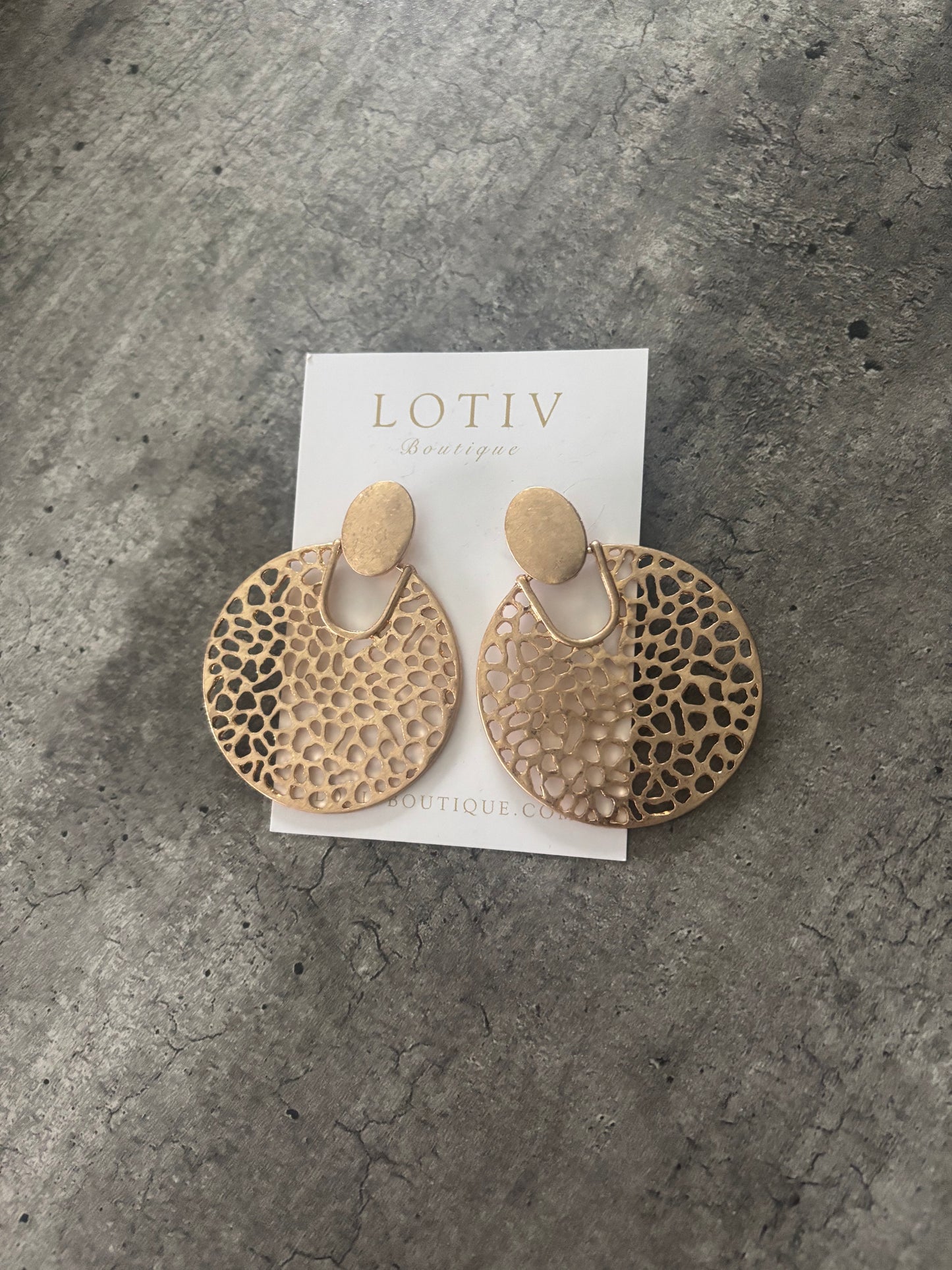 Chella  Filigree Disc Boho Earrings (Gold)