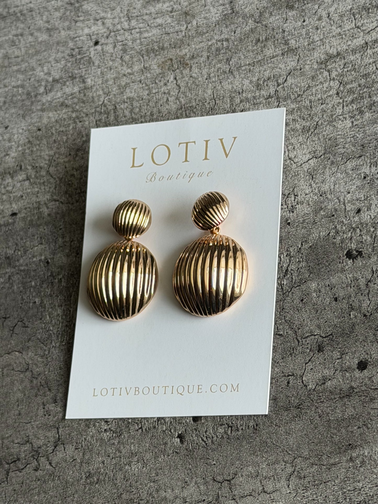 Lumi Ribbed Drop Earrings (Gold)