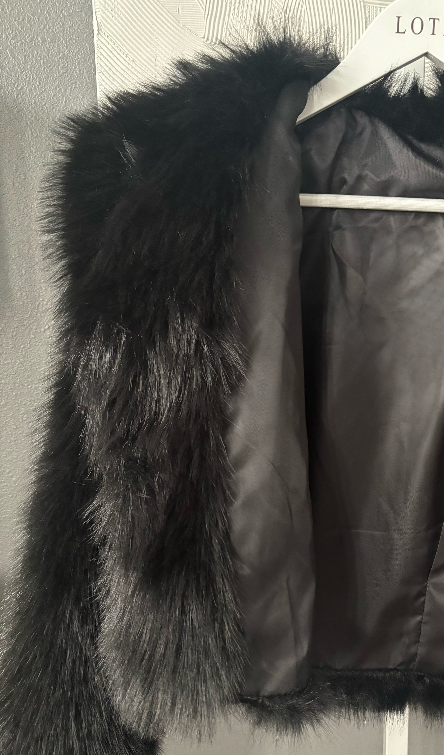 Lotiv Faux Fur Coat (Black)