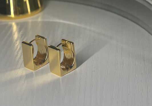 'SHOWGIRL' SQUARE HOOP EARRINGS (GOLD)