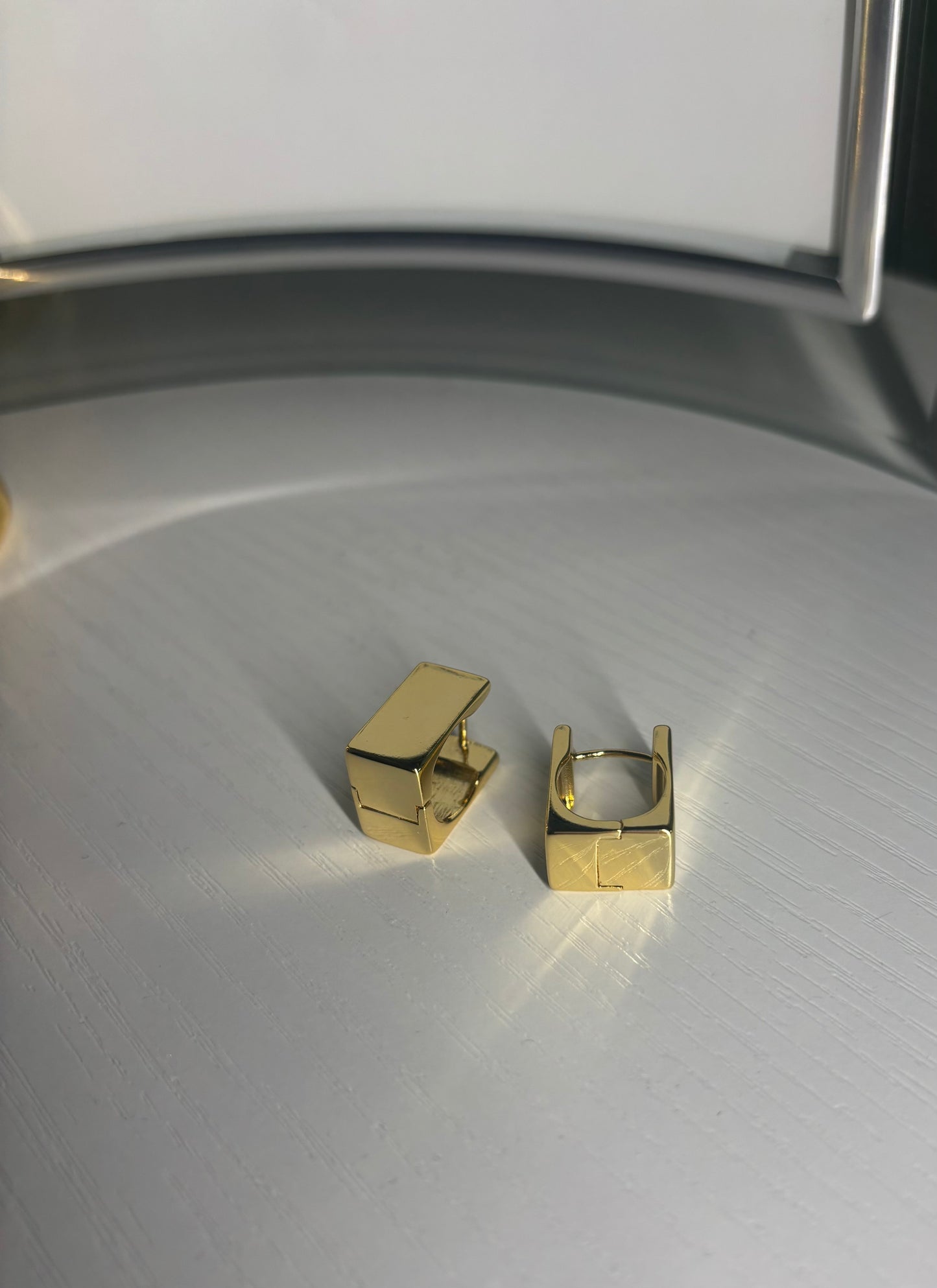 'SHOWGIRL' SQUARE HOOP EARRINGS (GOLD)