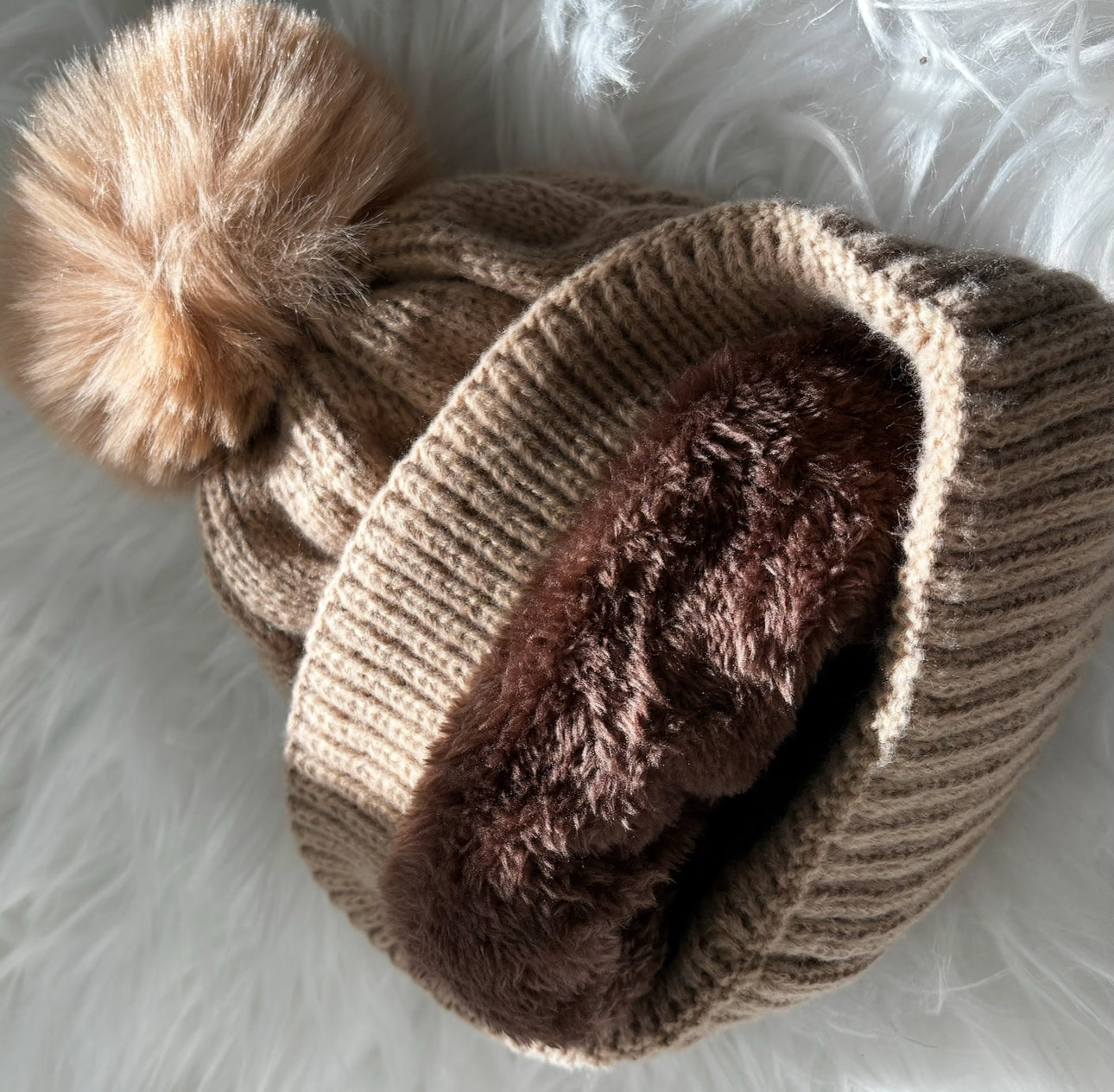 Lotiv Cable Knit Pom Pom Beanie Hat