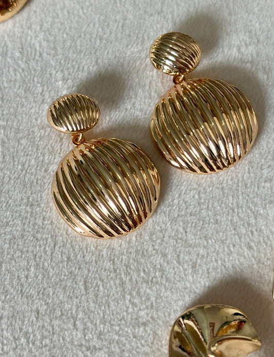 Lumi Ribbed Drop Earrings (Gold)