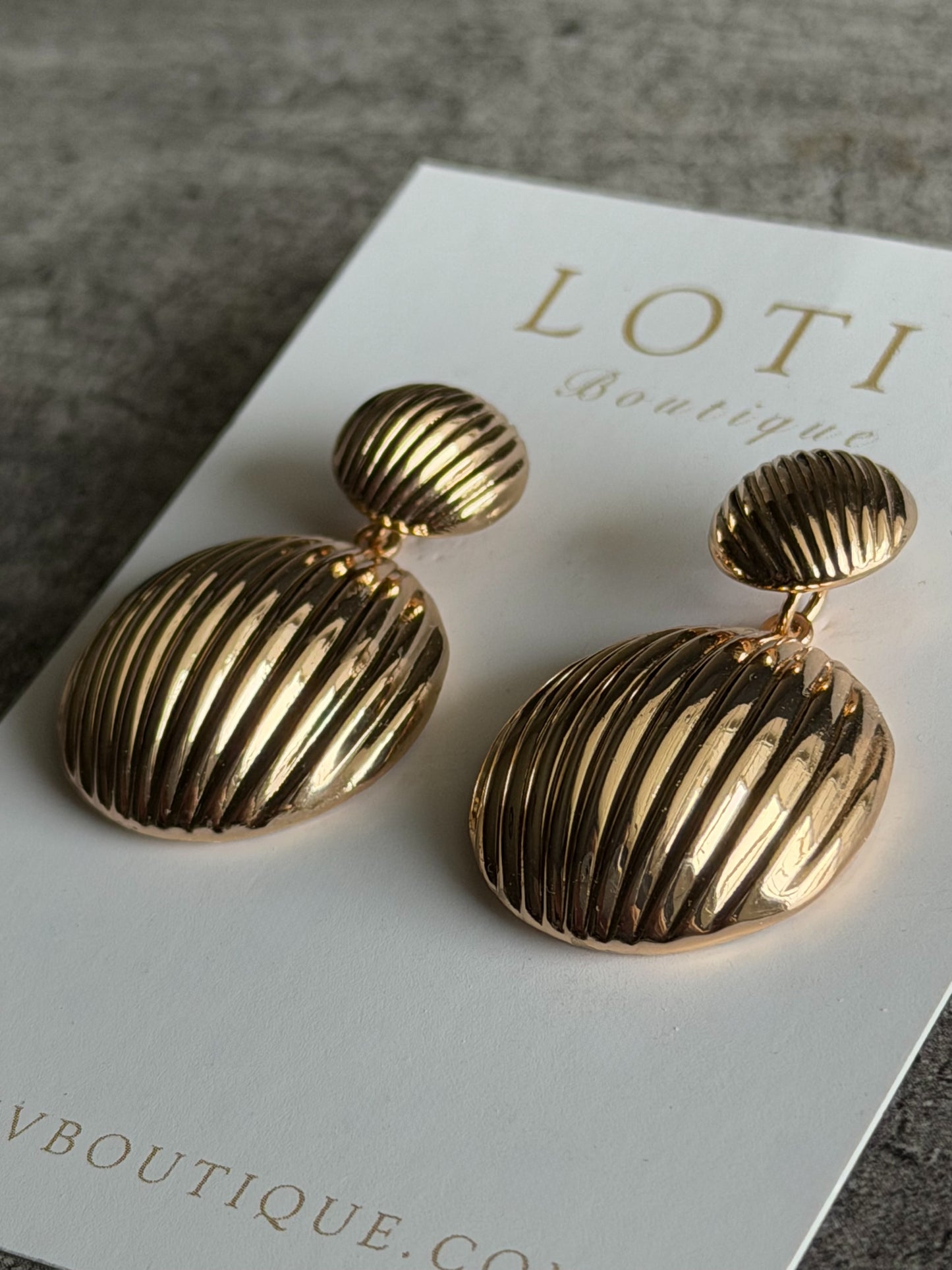 Lumi Ribbed Drop Earrings (Gold)