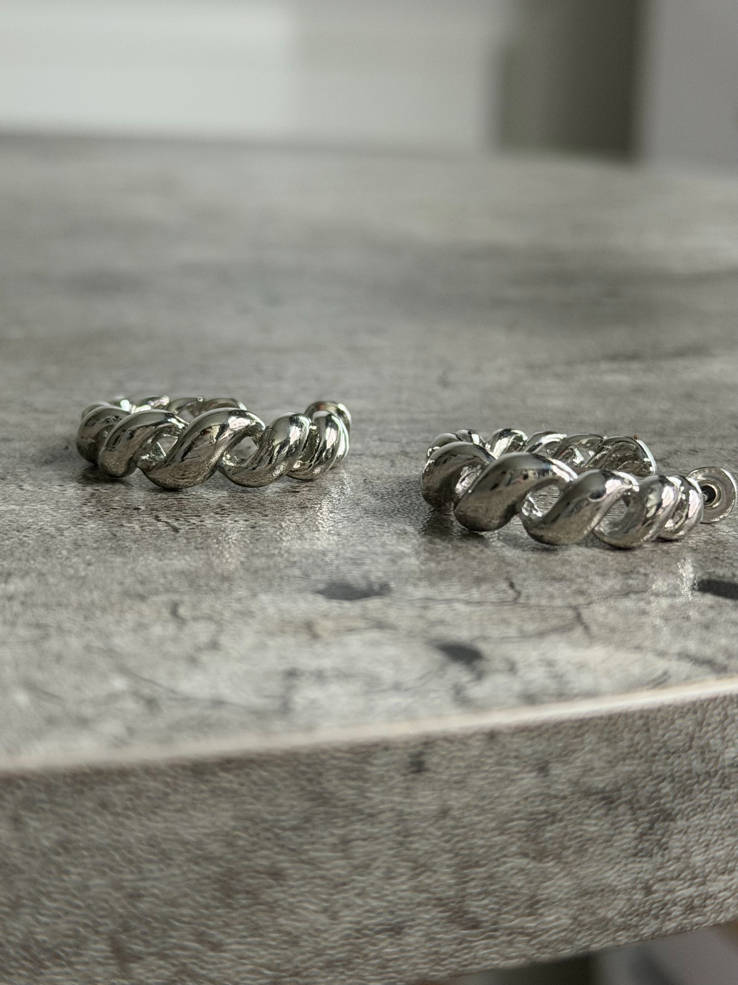 Kendal Twisted Hoop Earrings (Silver)