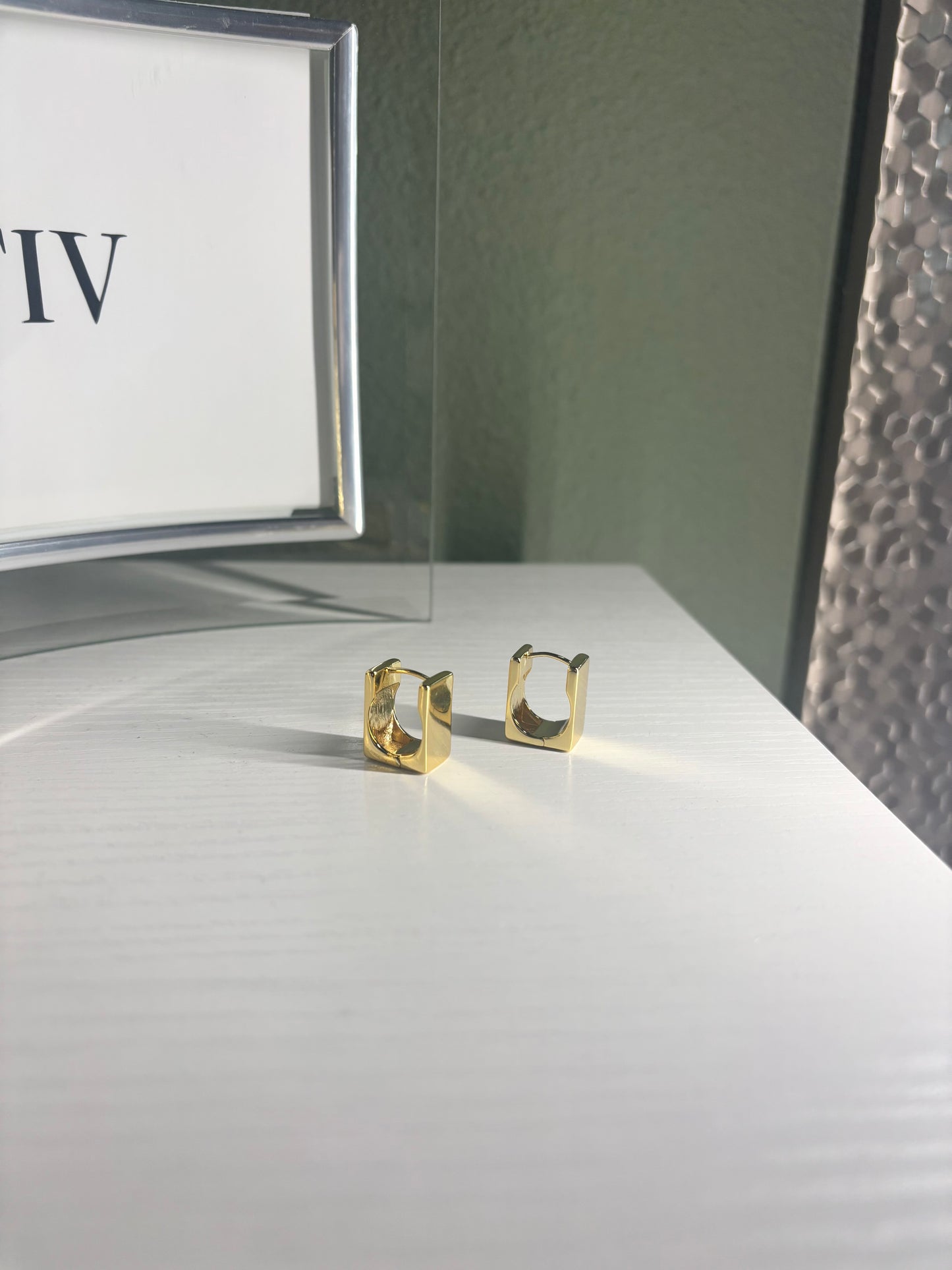 'SHOWGIRL' SQUARE HOOP EARRINGS (GOLD)