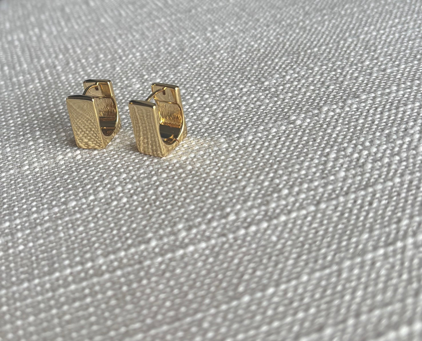 'SHOWGIRL' SQUARE HOOP EARRINGS (GOLD)