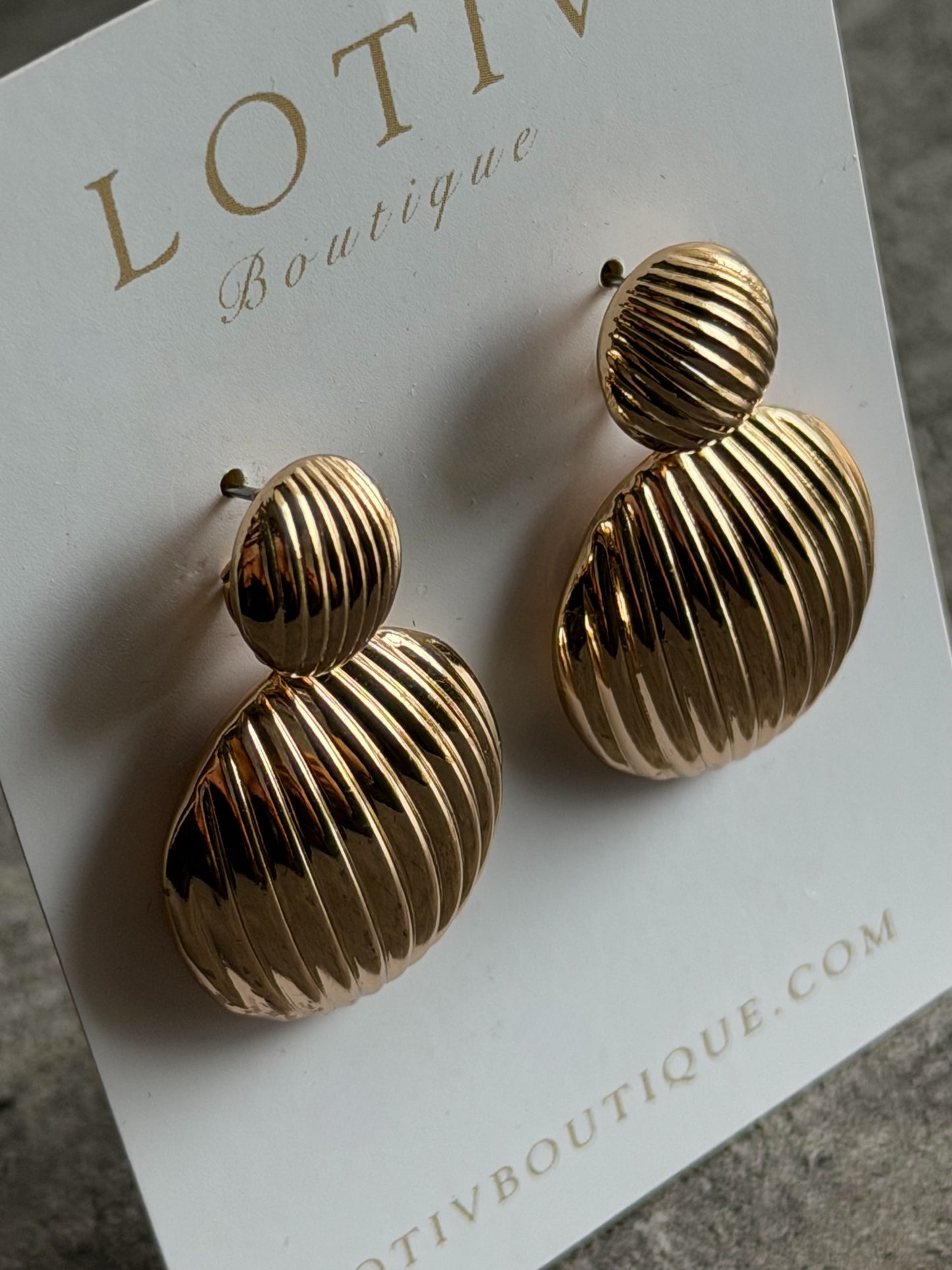Lumi Ribbed Drop Earrings (Gold)