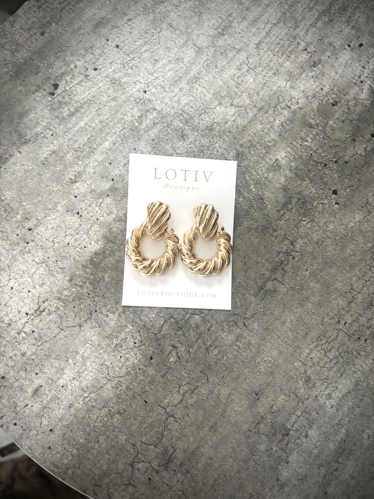 Bobby Twist Door Knok Earrings (Gold)