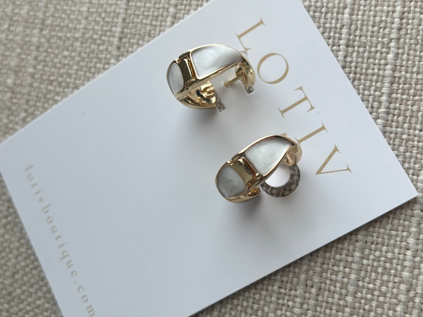 EVA WHITE PEARLIZED HUGGIES