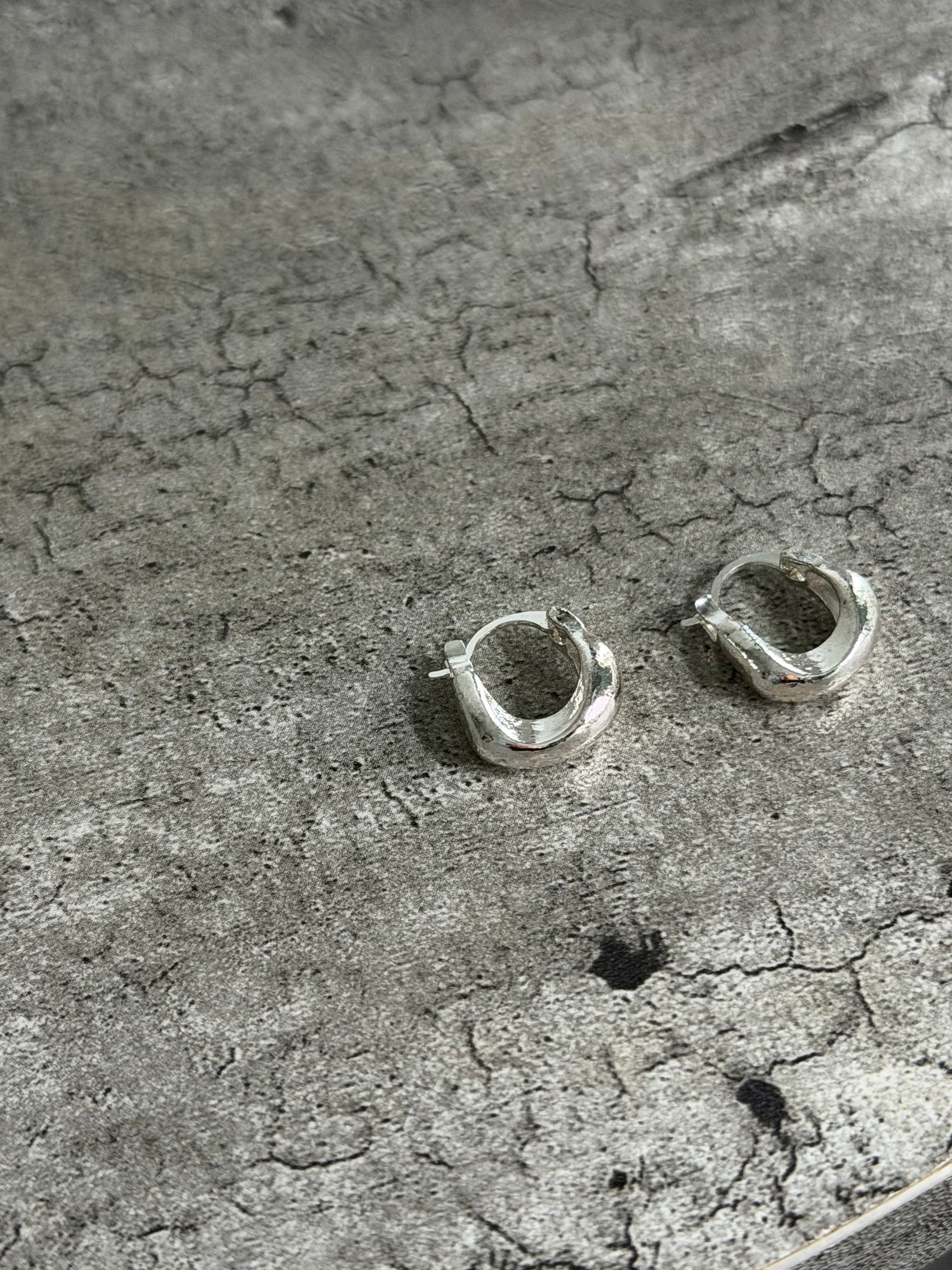 Silver hoop earrings LOTIV hoops