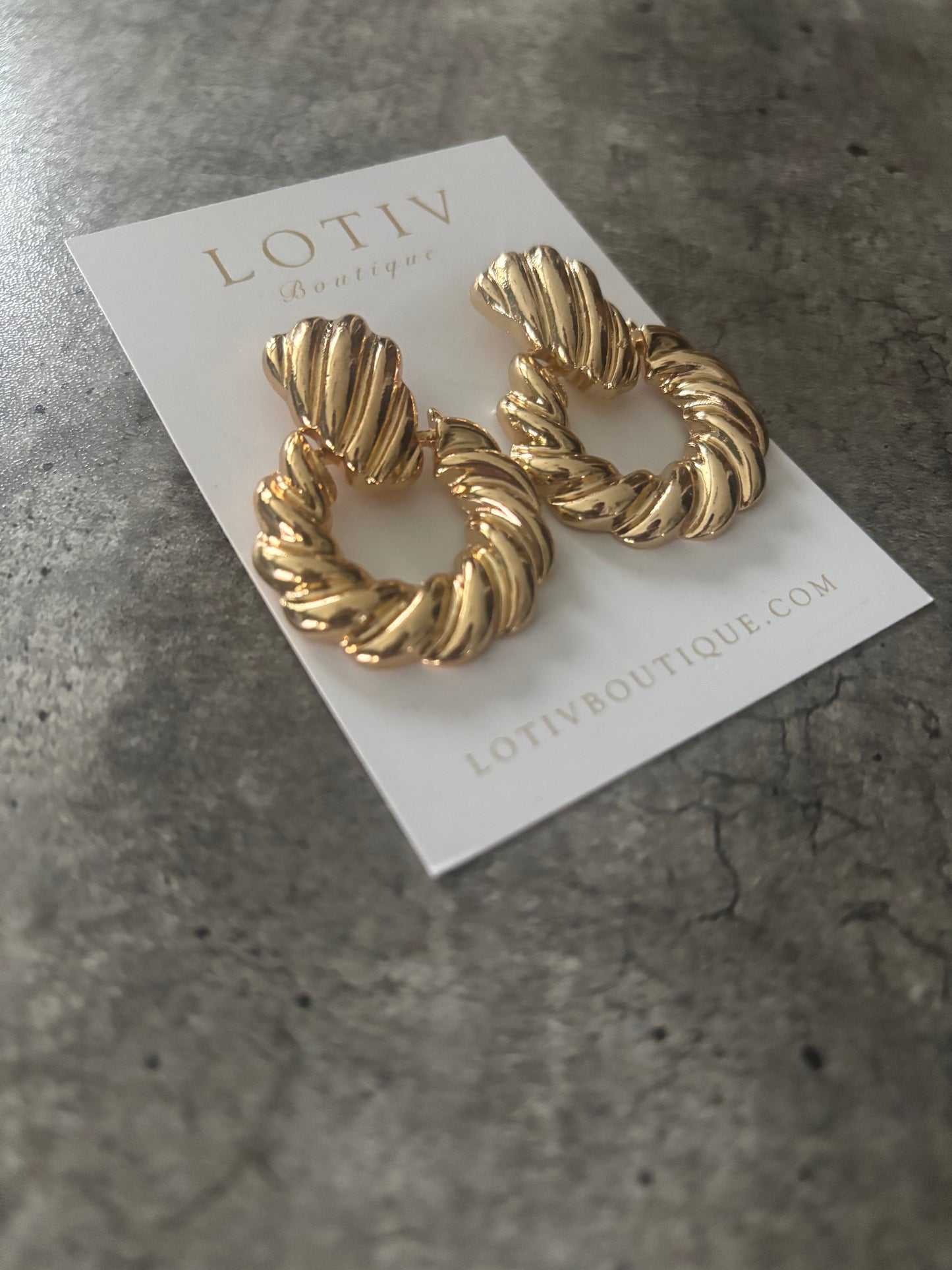 Bobby Twist Door Knok Earrings (Gold)