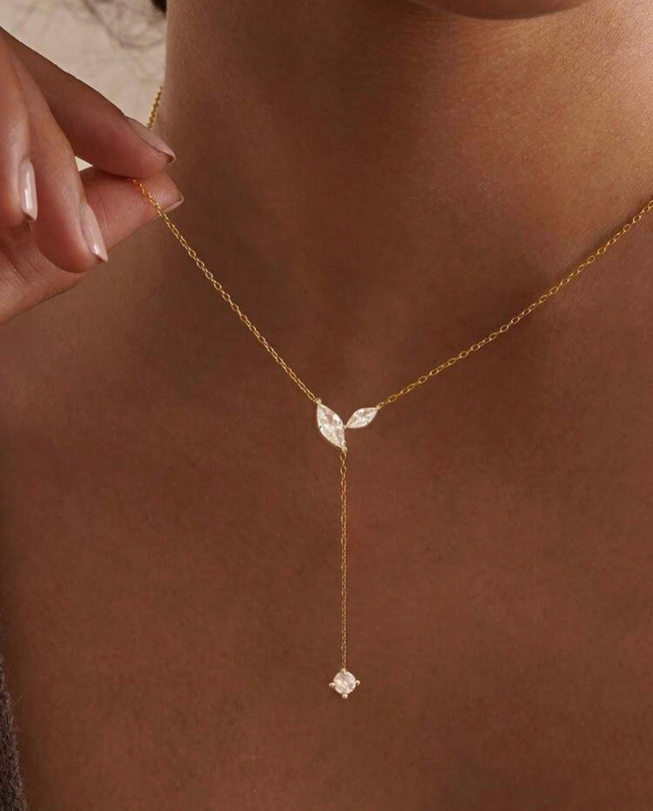 Lustre Face Teardrop Necklace (Gold)