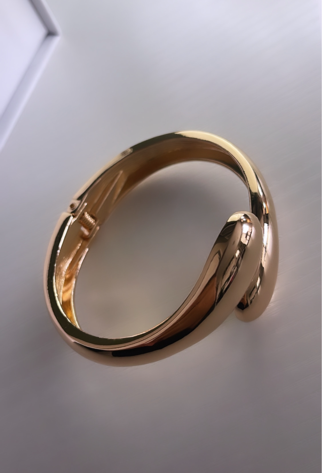 Waterdrop Bangle Bracelet (Gold)