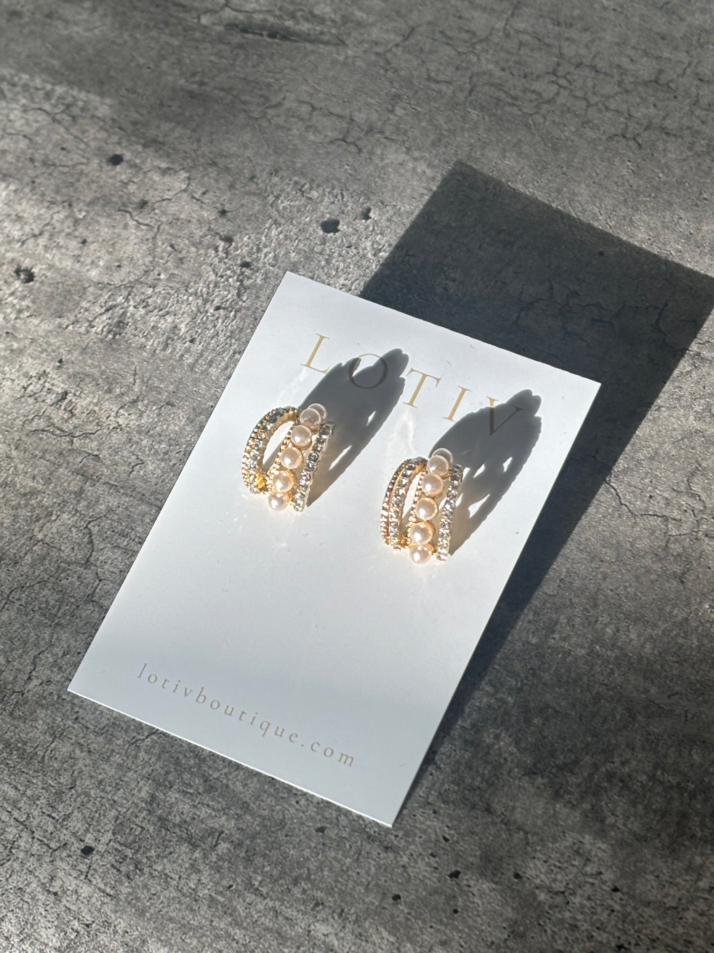 Avery Shine Pearl Cluster Cuff Hoops (Gold)