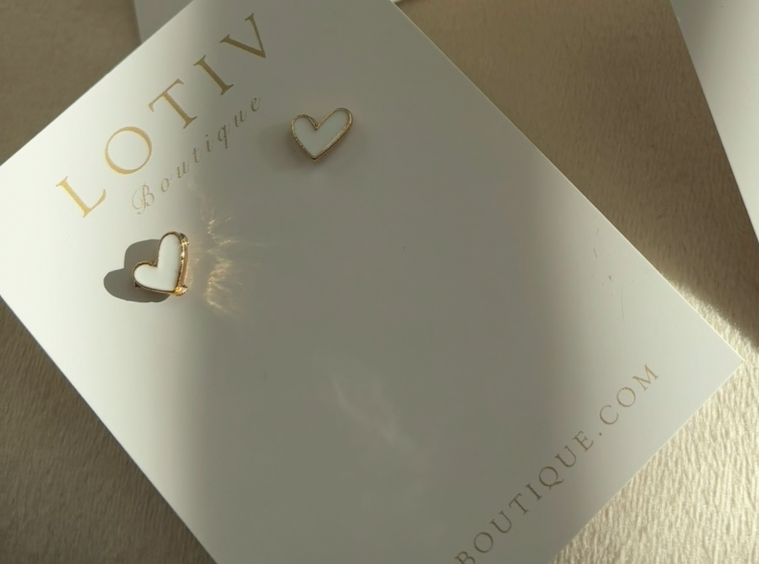 Lover Heart Earring Stud (White & Gold)