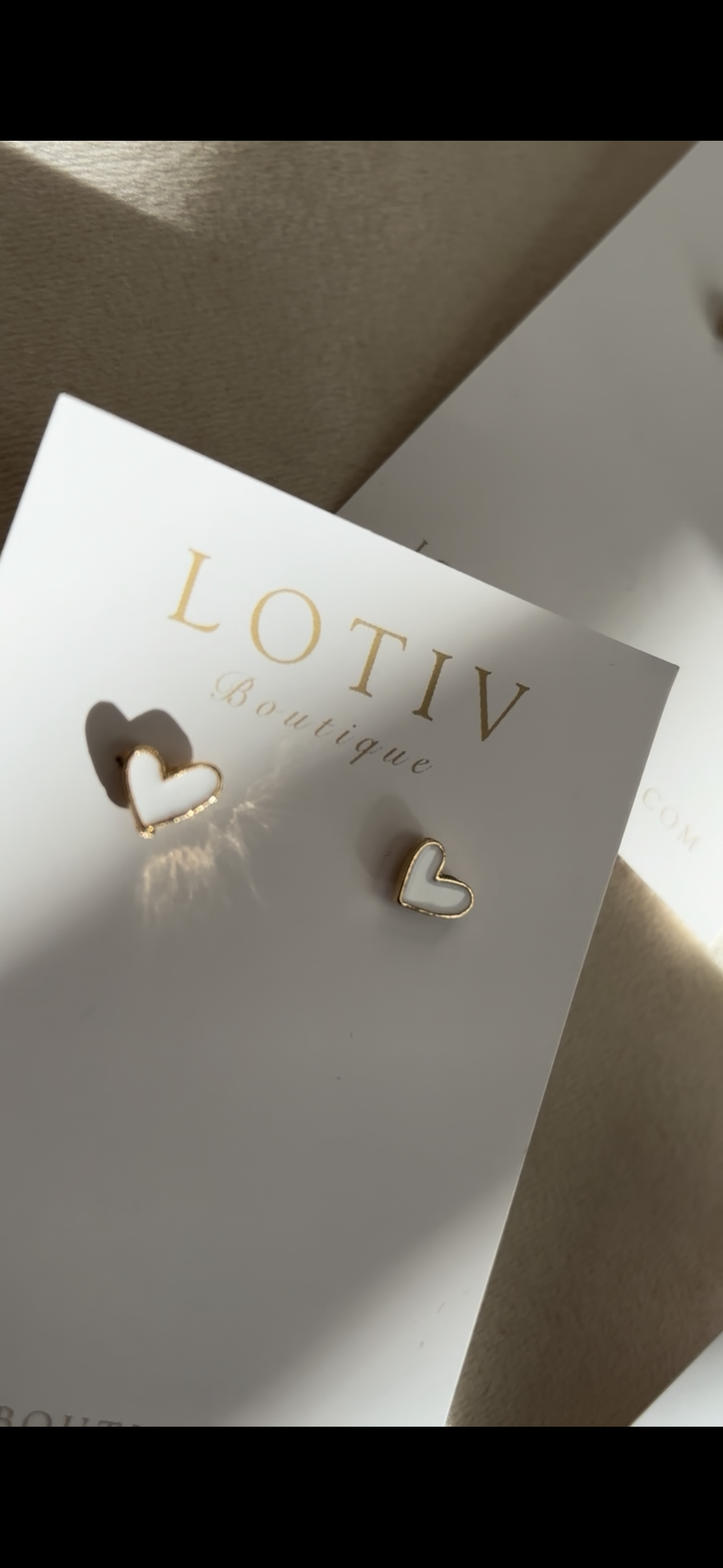 Lover Heart Earring Stud (White & Gold)