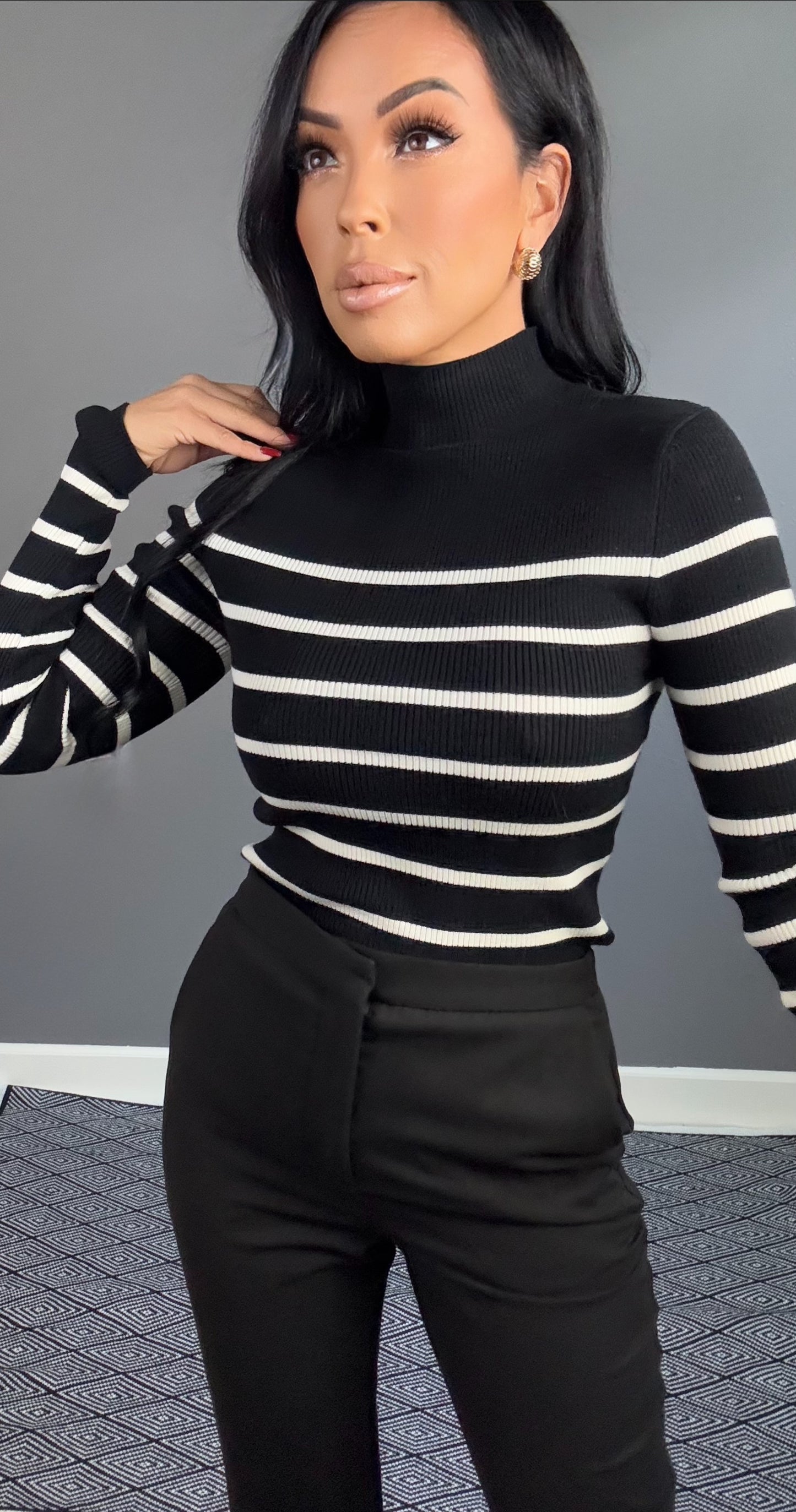 EMMELINE STRIPED MOCK NECK TOP (BLACK w/ CREAM)