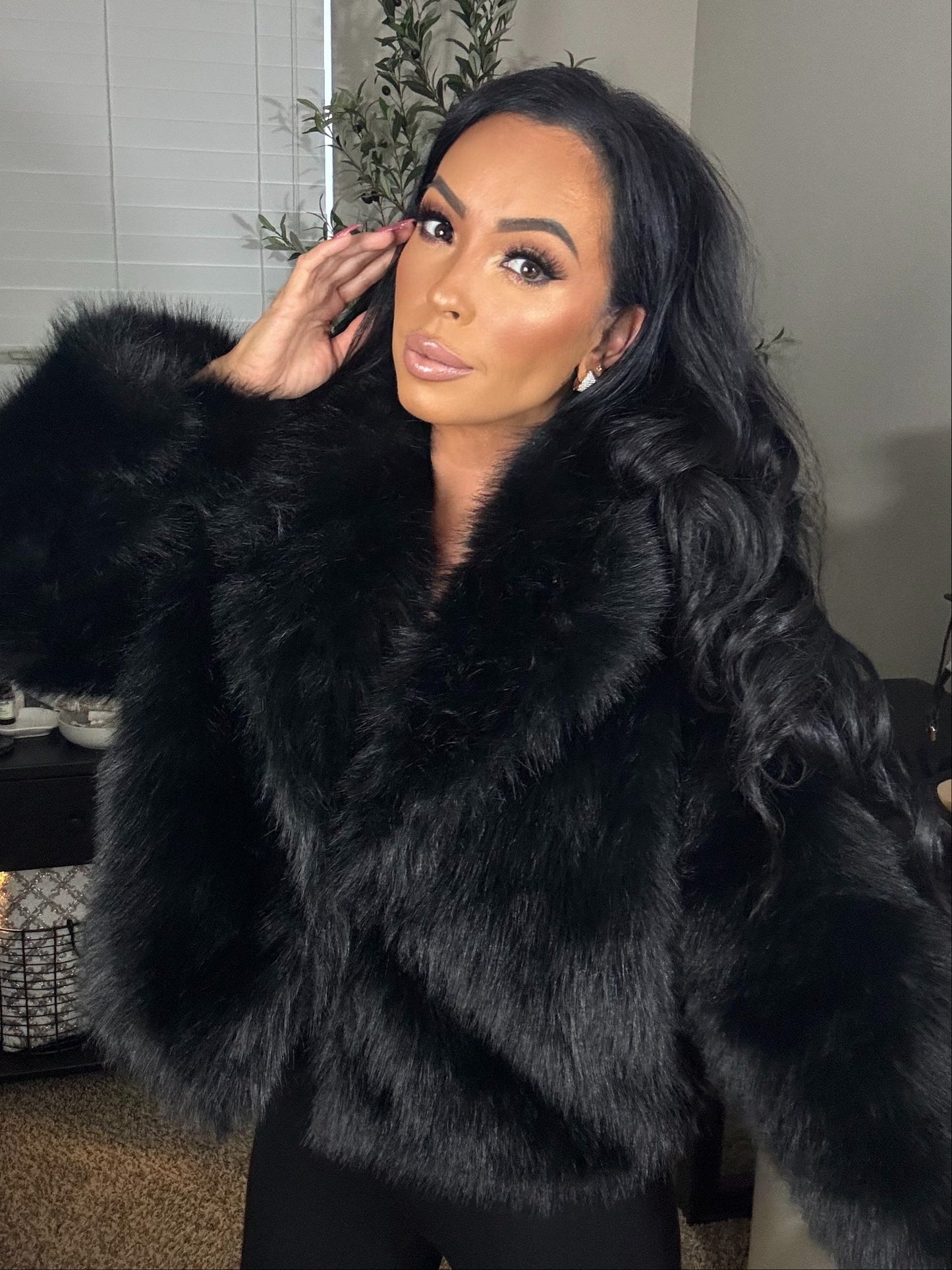 Lotiv Faux Fur Coat (Black)