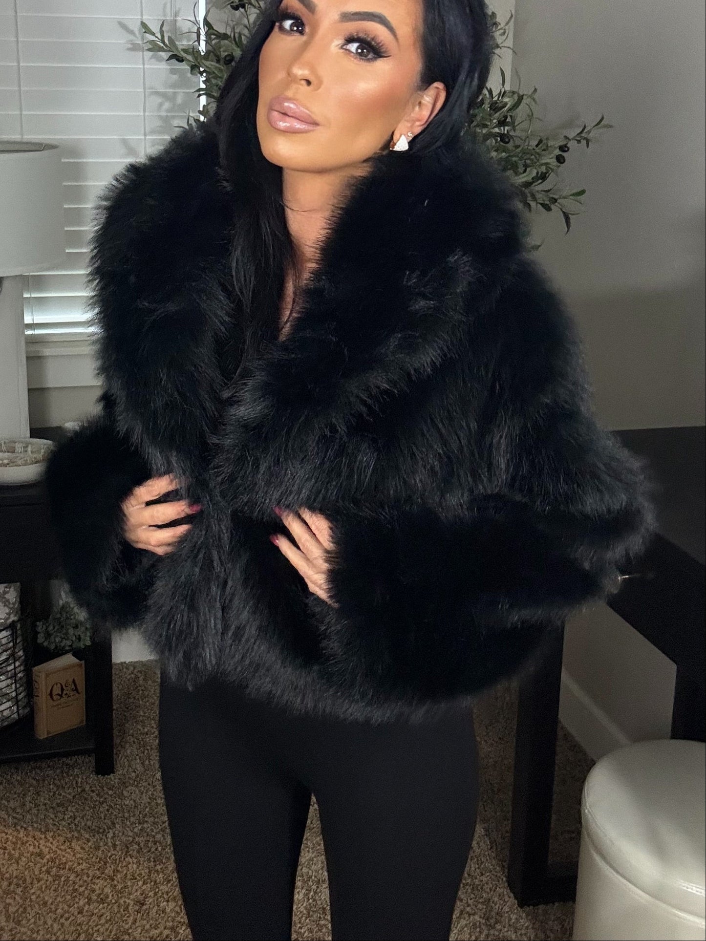 Lotiv Faux Fur Coat (Black)