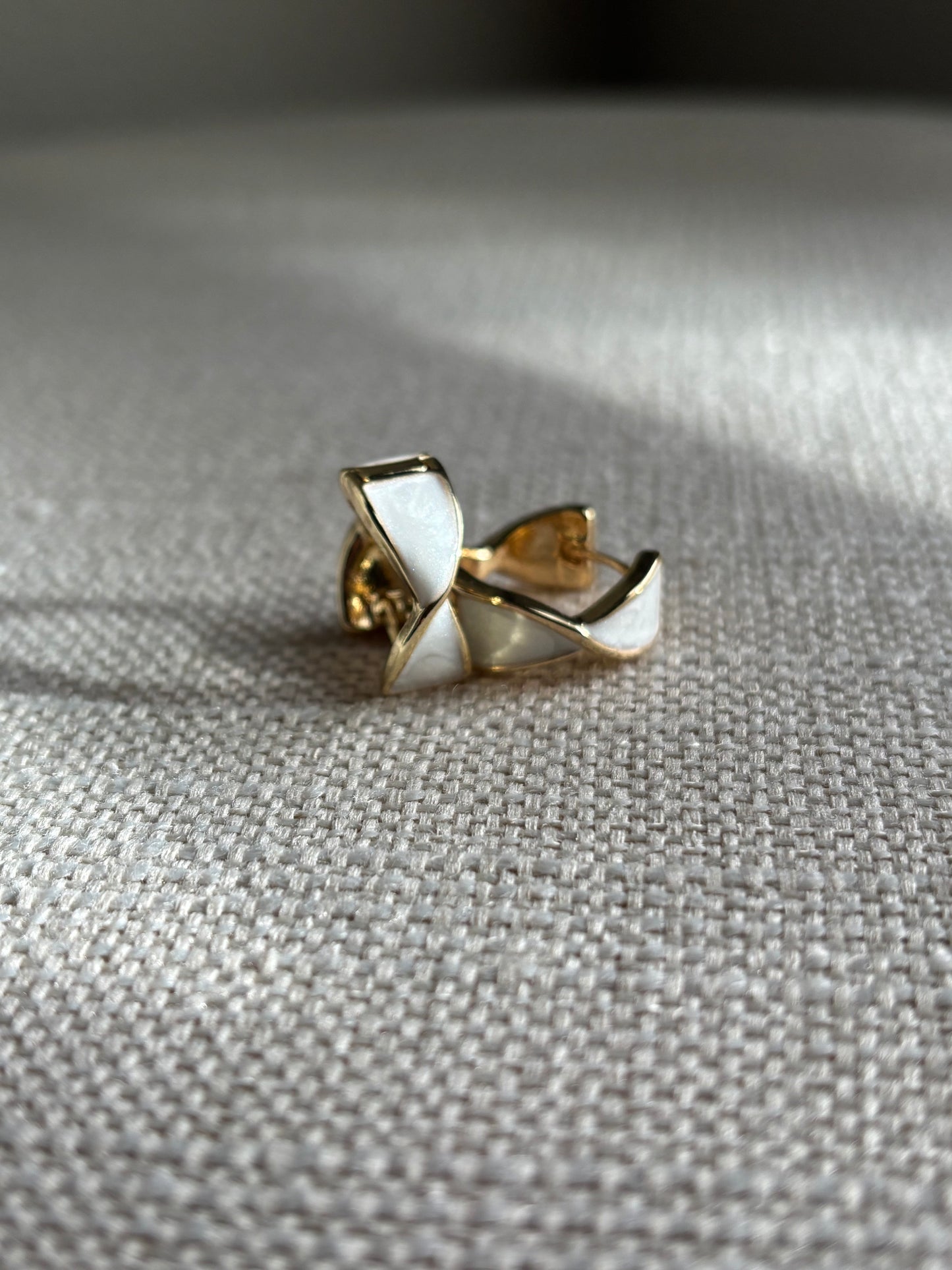 EVA WHITE PEARLIZED HUGGIES