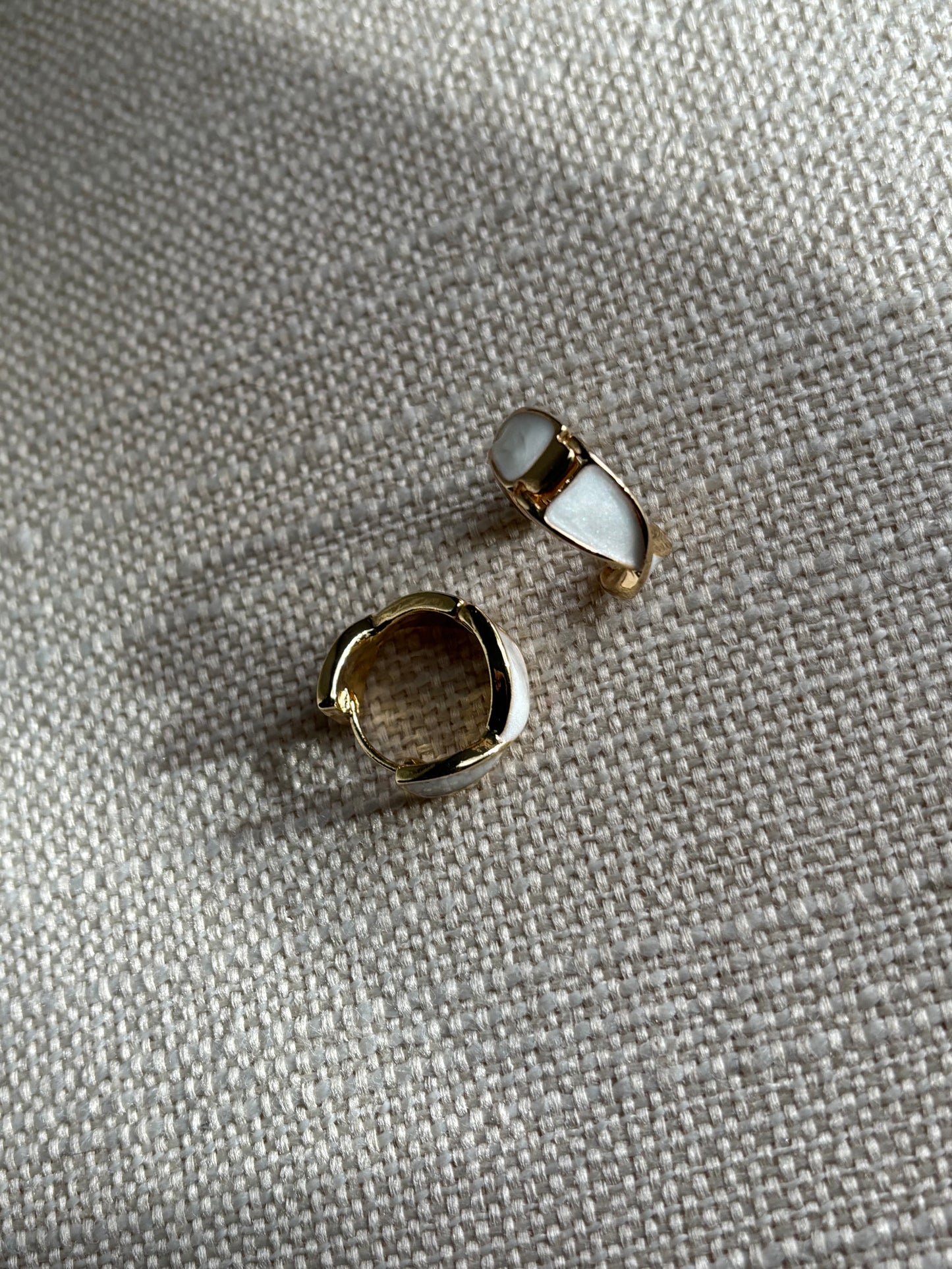 EVA WHITE PEARLIZED HUGGIES