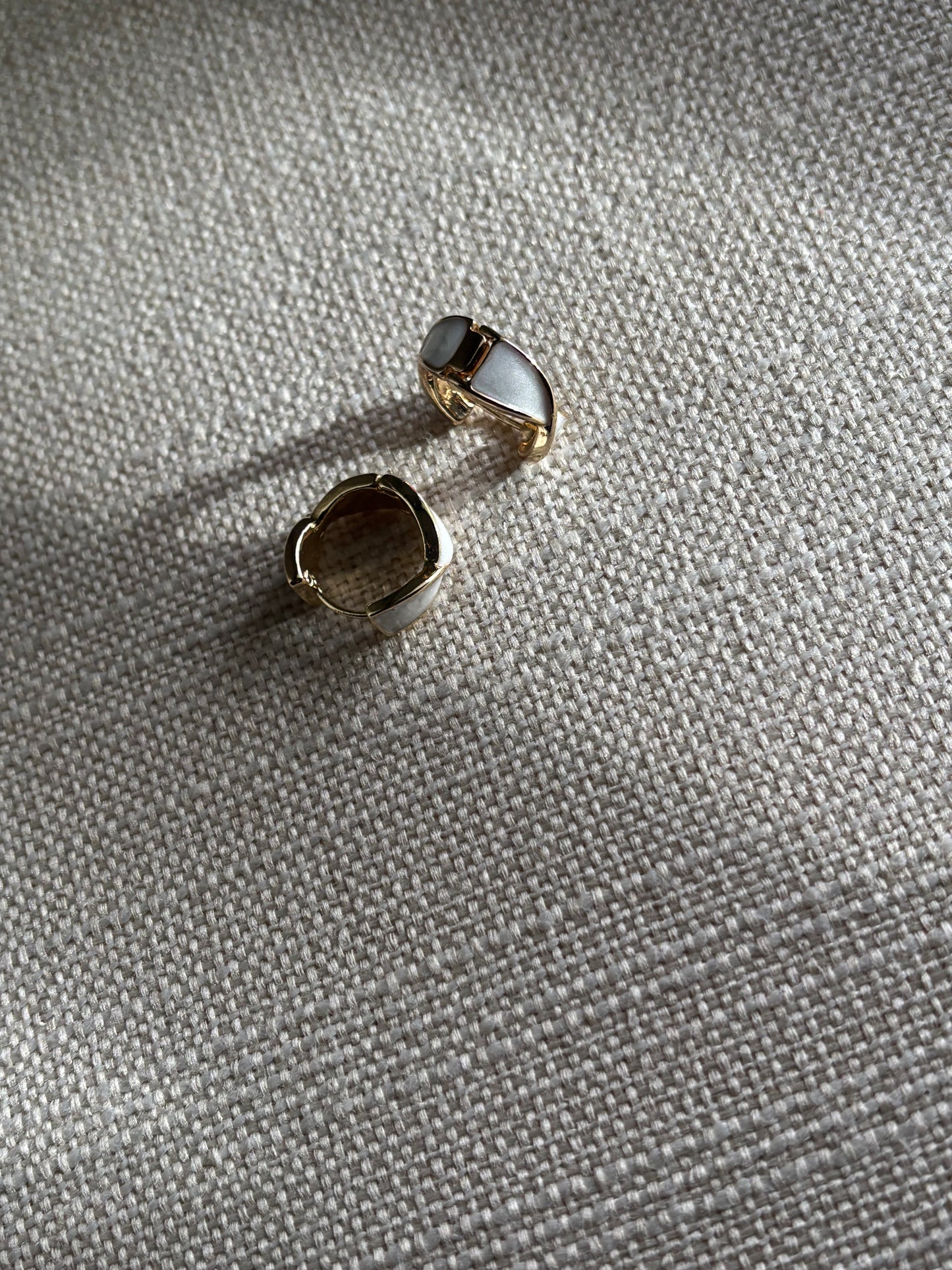 EVA WHITE PEARLIZED HUGGIES