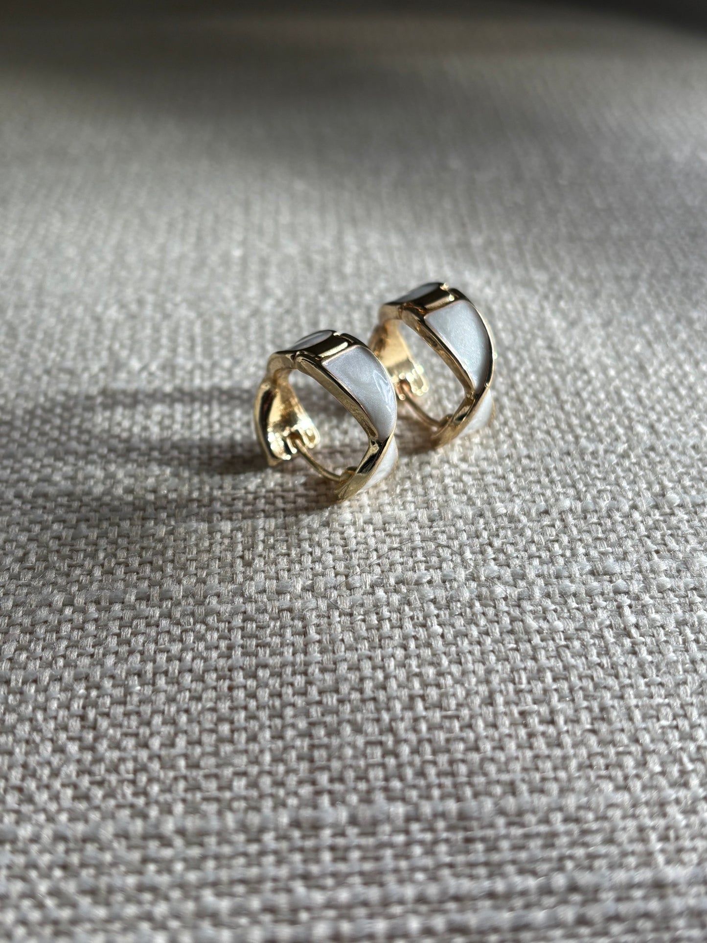 EVA WHITE PEARLIZED HUGGIES