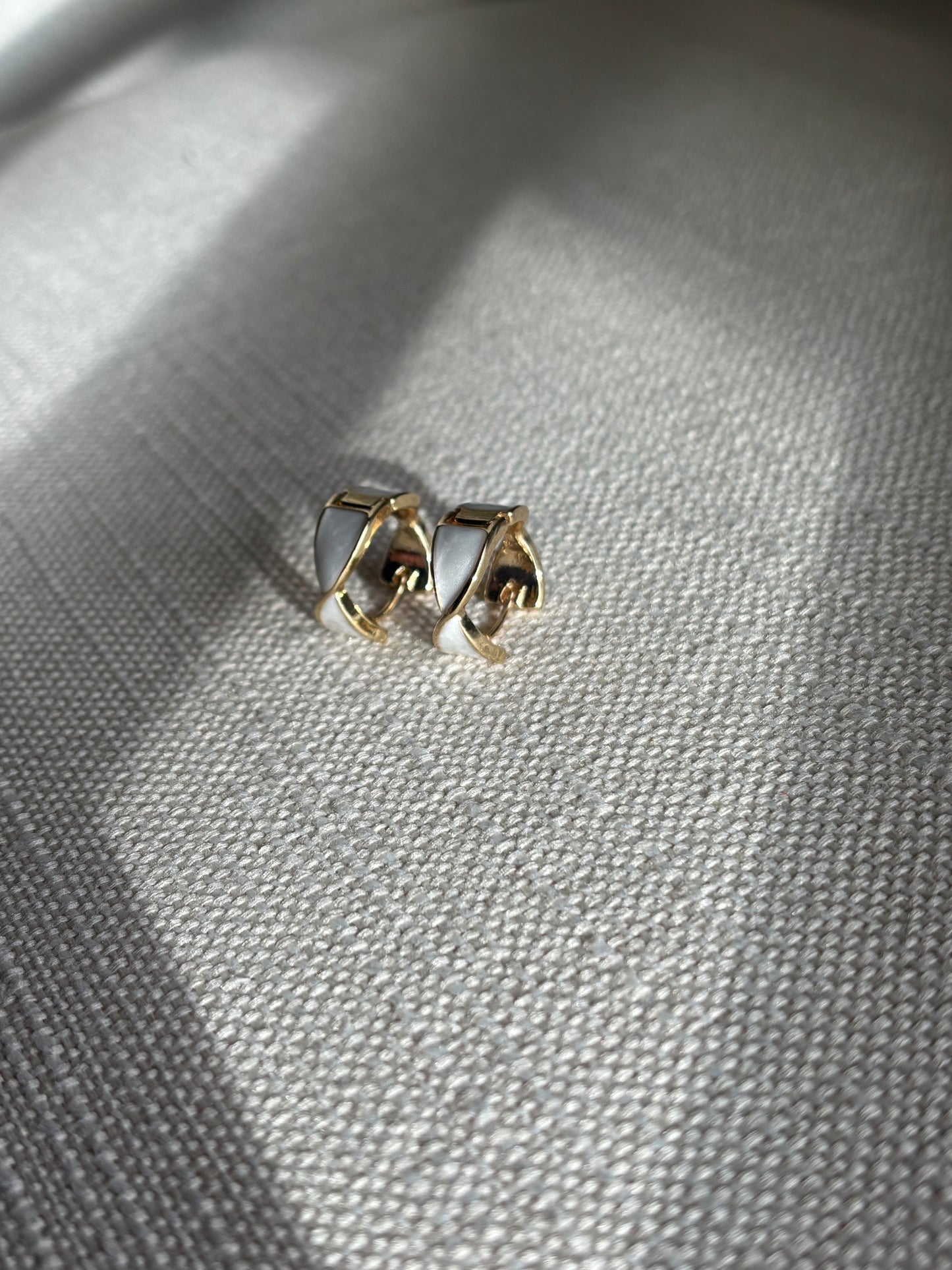 EVA WHITE PEARLIZED HUGGIES