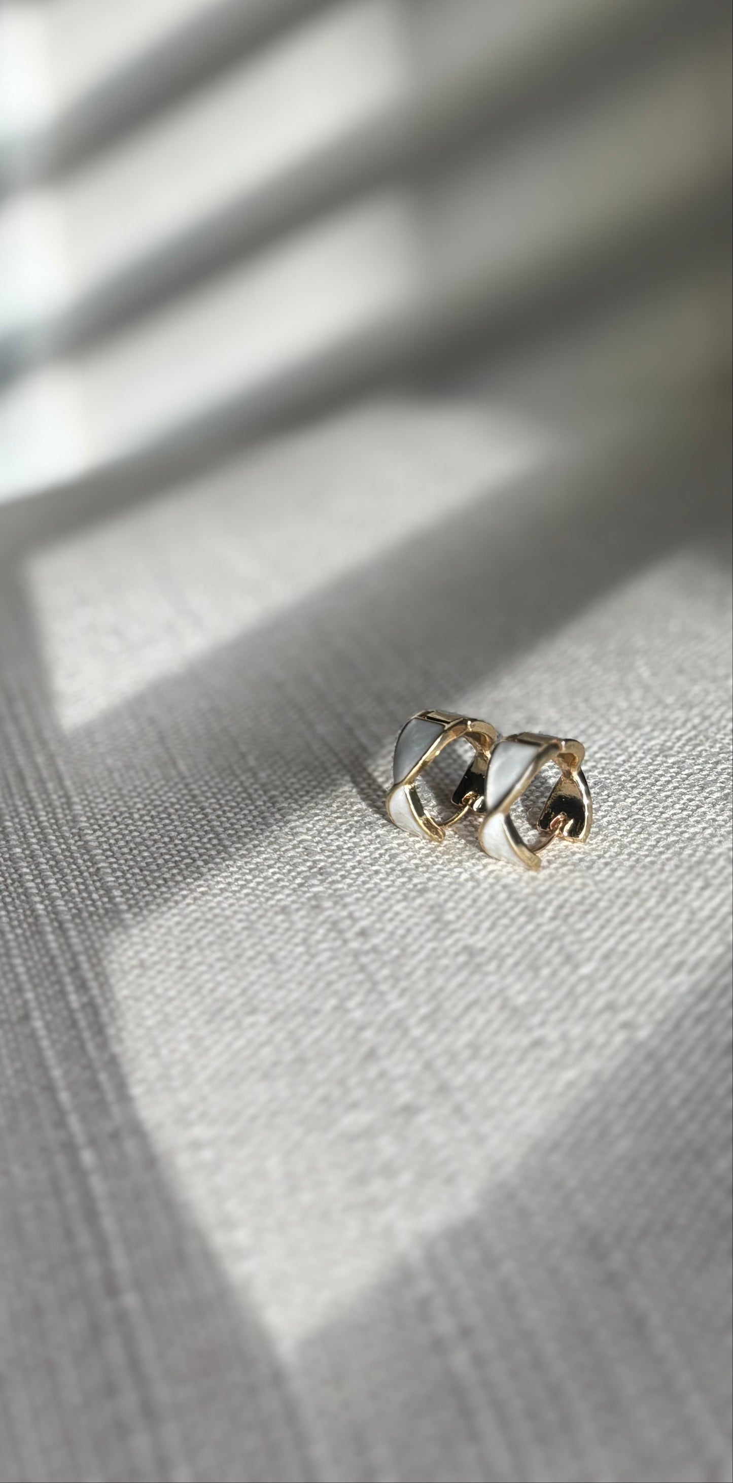 EVA WHITE PEARLIZED HUGGIES