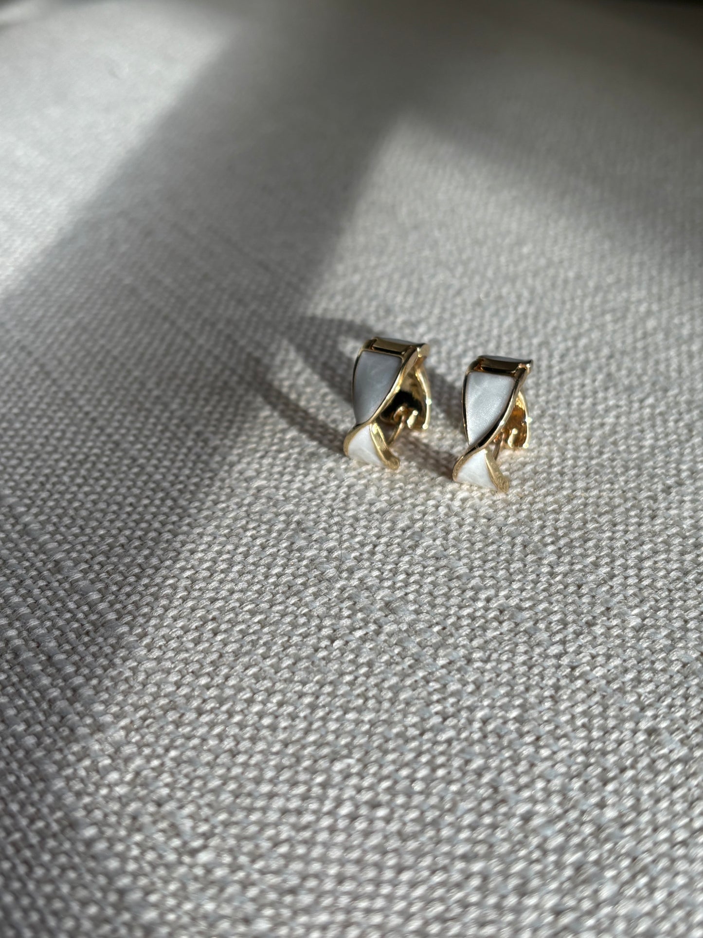 EVA WHITE PEARLIZED HUGGIES