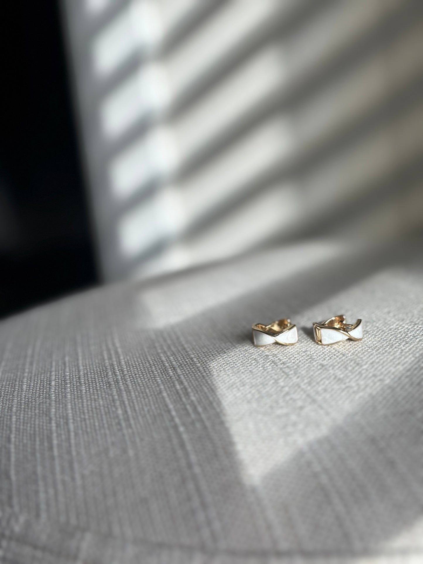 EVA WHITE PEARLIZED HUGGIES