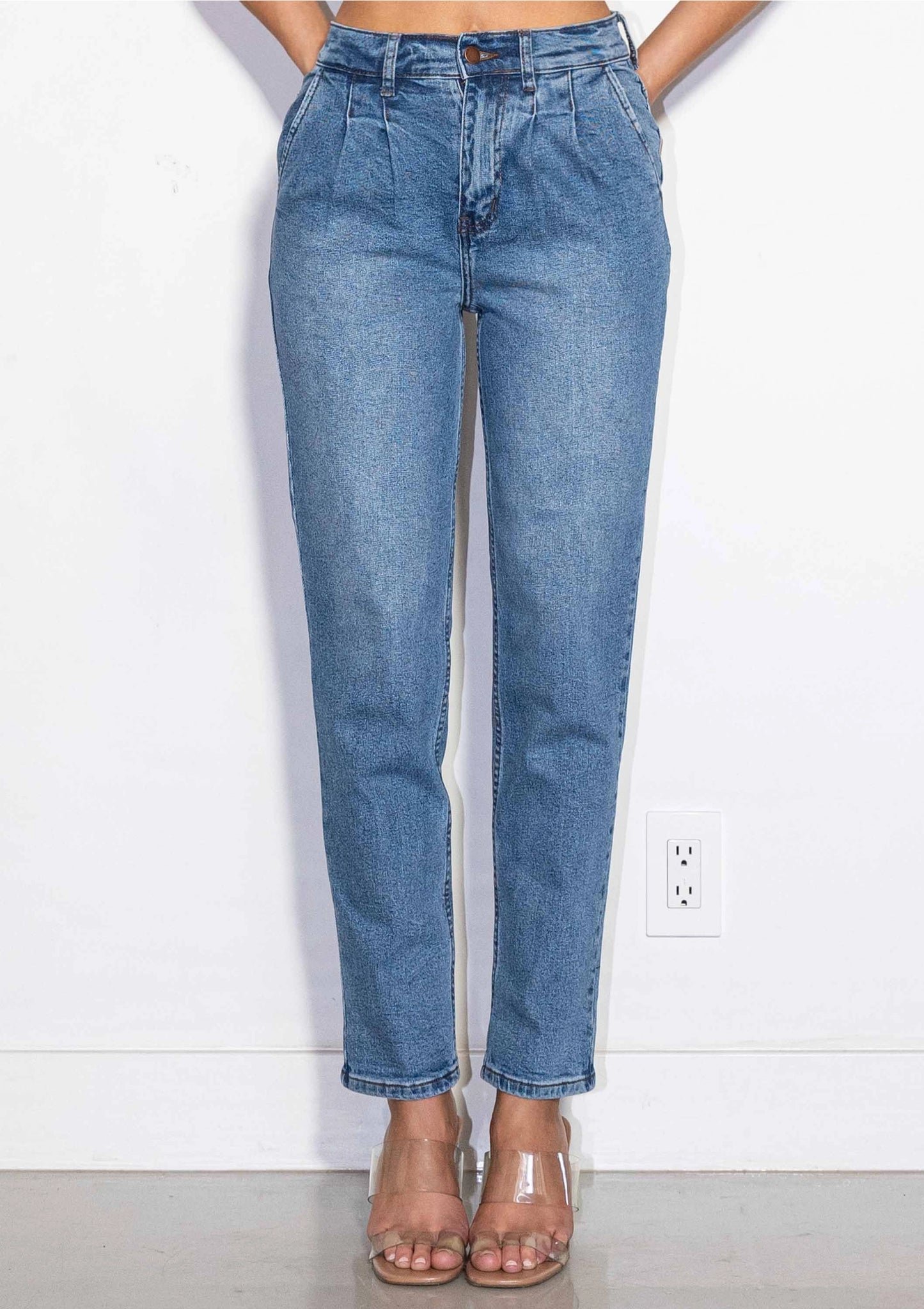 The Arlo Pleated High Waisted Mom Jeans (Medium Wash)