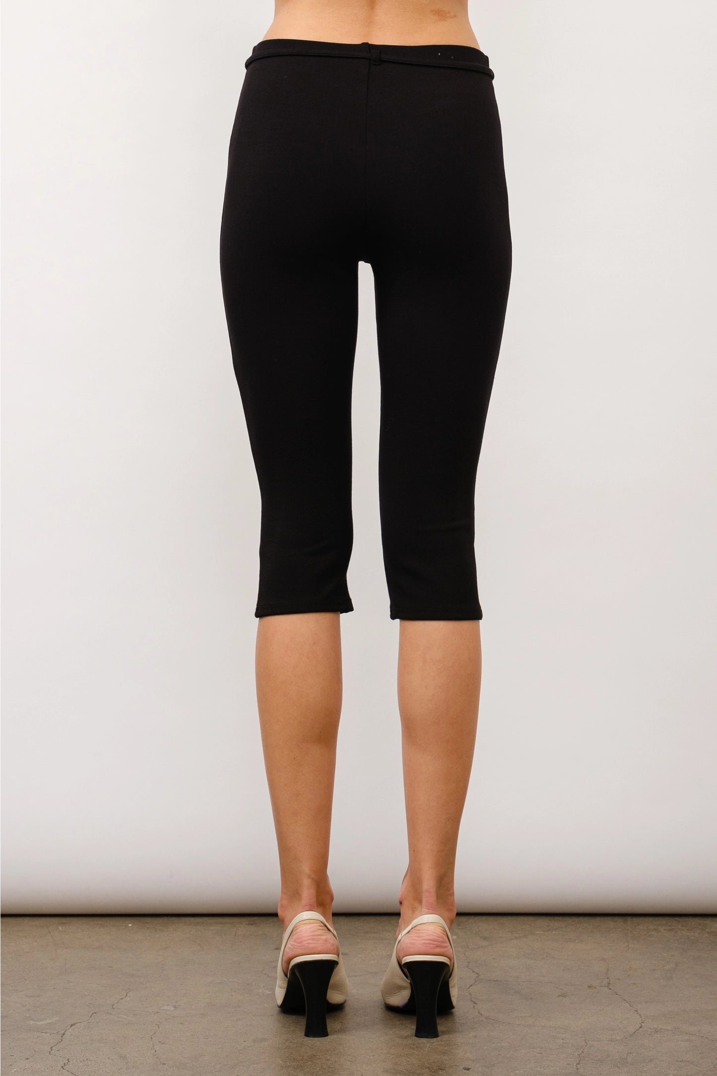 Lorenze Smooth Stretch Capri Pants (Black)