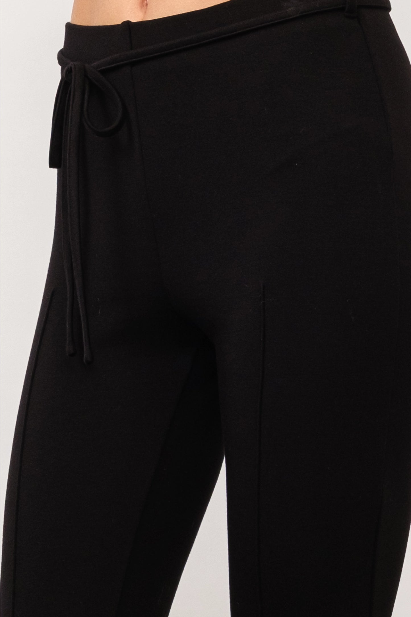 Lorenze Smooth Stretch Capri Pants (Black)